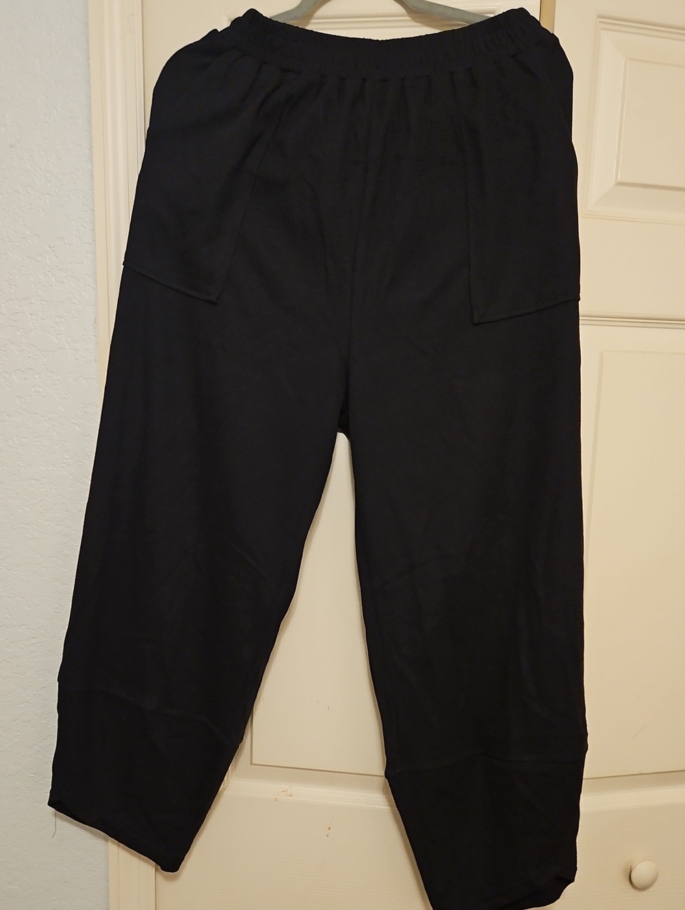 Womans Black Barrel Pants